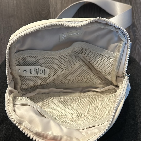 Lululemon belt bag - Picture 3 of 3